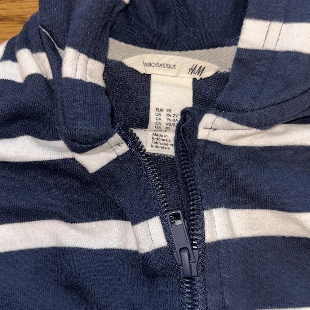 H&M excellent condition navy and white striped hoodie 1.5-2y - Picture 2 of 3